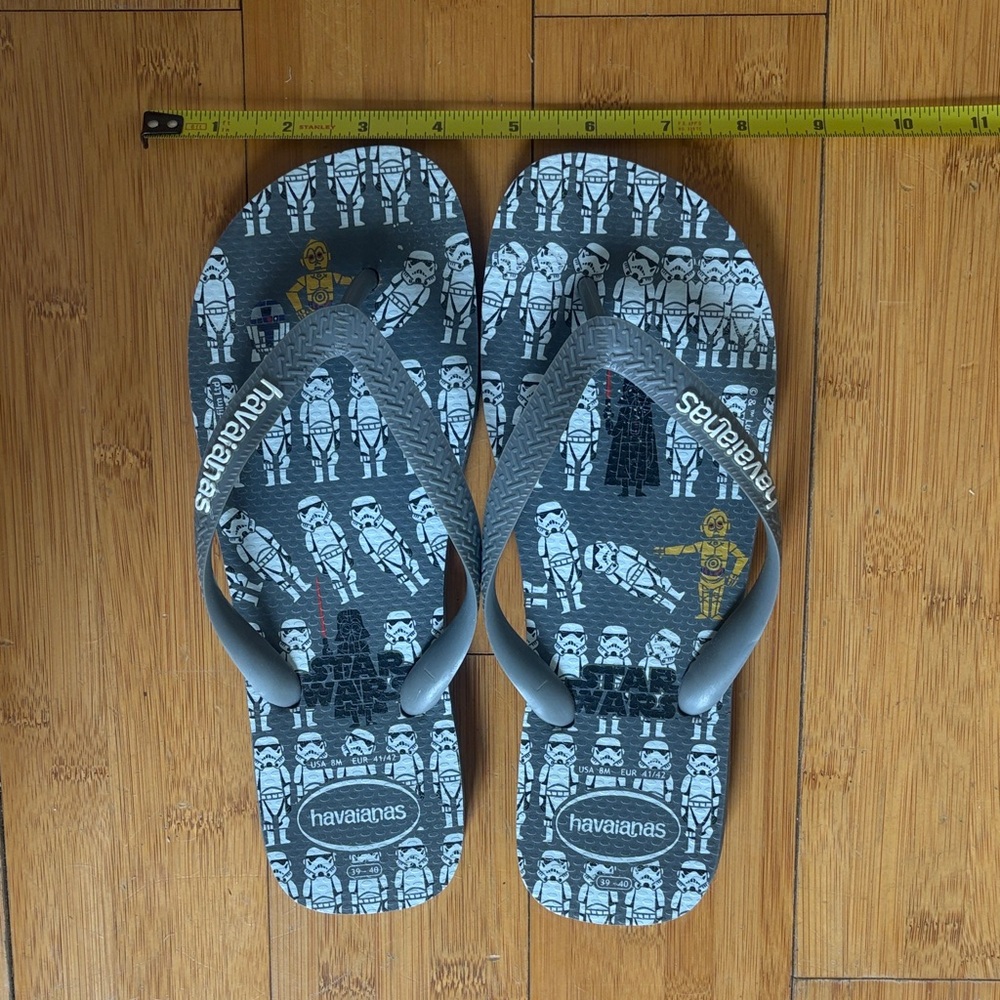 Havaianas Star Wars Stormtrooper Flip Flops - Gray, White & Gold - Picture 11 of 11